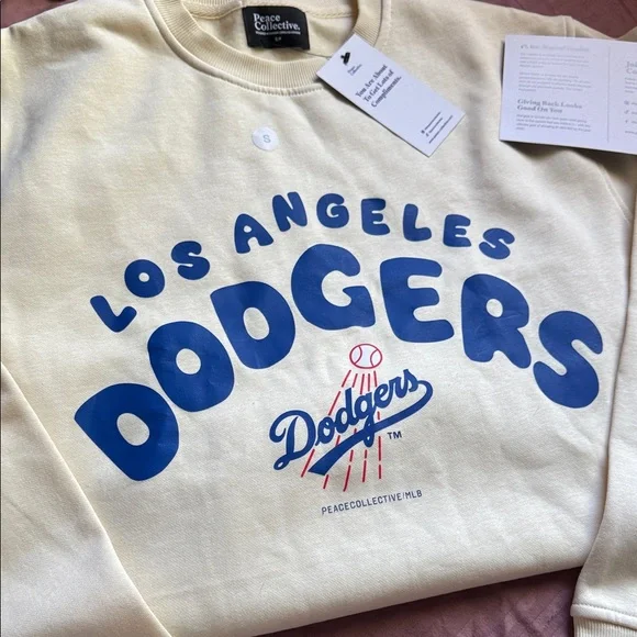 Cream Los Angeles Dodgers Sweater - Picture 3 of 4